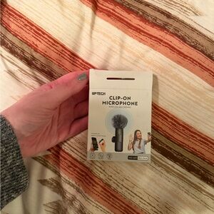 Brand new clip on microphone